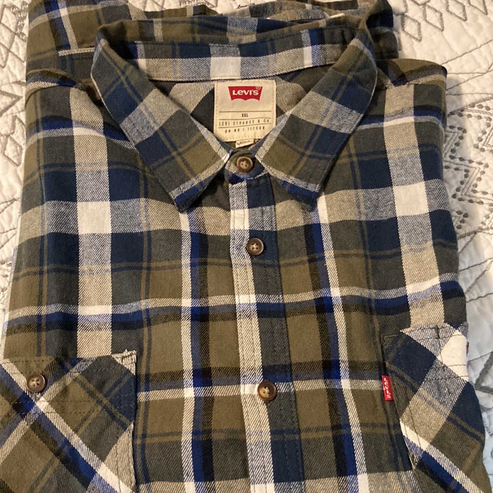 Levi’s Light Flannel Long Sleeve Button Down